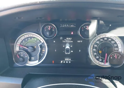 2018 Ram 1500 Big Horn 4X4 5'7 Box z USA, uszkodzony, nr VIN 1C6RR7LT6JS323705